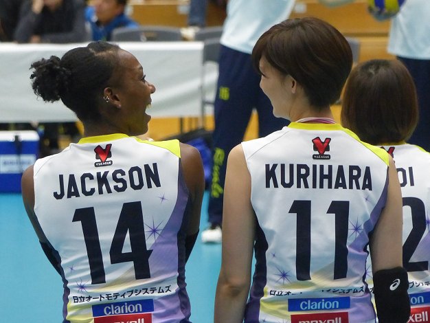 trd_fk's tweet photo. メグさんとジャクソン選手。仲良さそう(*^^*)
＃栗原恵　＃Cursty.Jackson ＃日立リヴァーレ https://t.co/4aYZbVkwbn