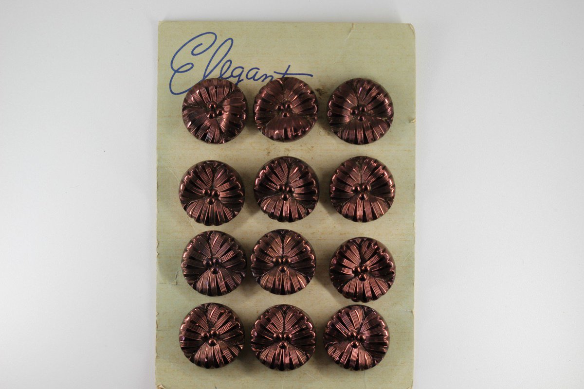 buttonqueenshop's tweet photo. Lots and lots of button cards for sale... 😍 #buttoncards #vintagebuttons #buttonlove https://t.co/vxjiqZ3Gy4