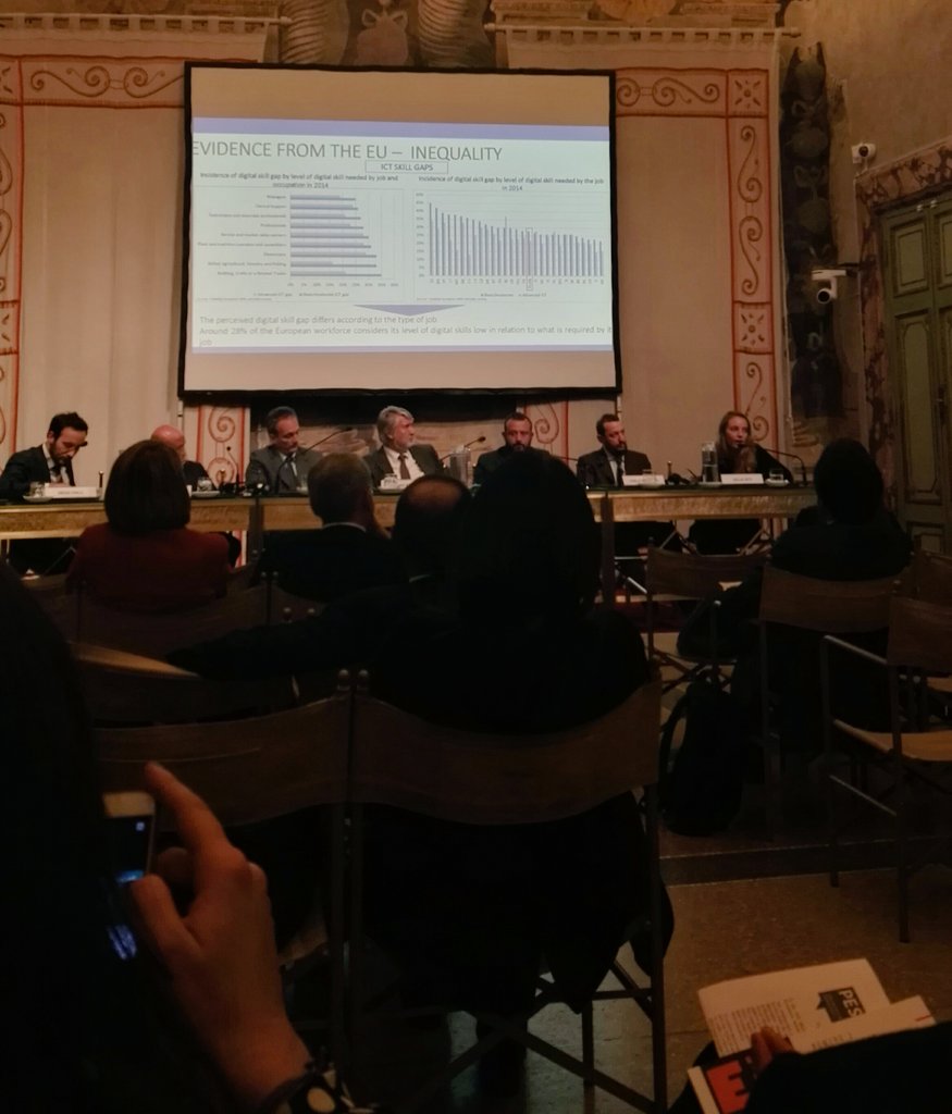 FondazioneEYU's tweet photo. Giulia Gitti interviene a #humanmachine: lo #skillmismatch è un problema diffuso e trasversale https://t.co/VBMZwNh8NU
