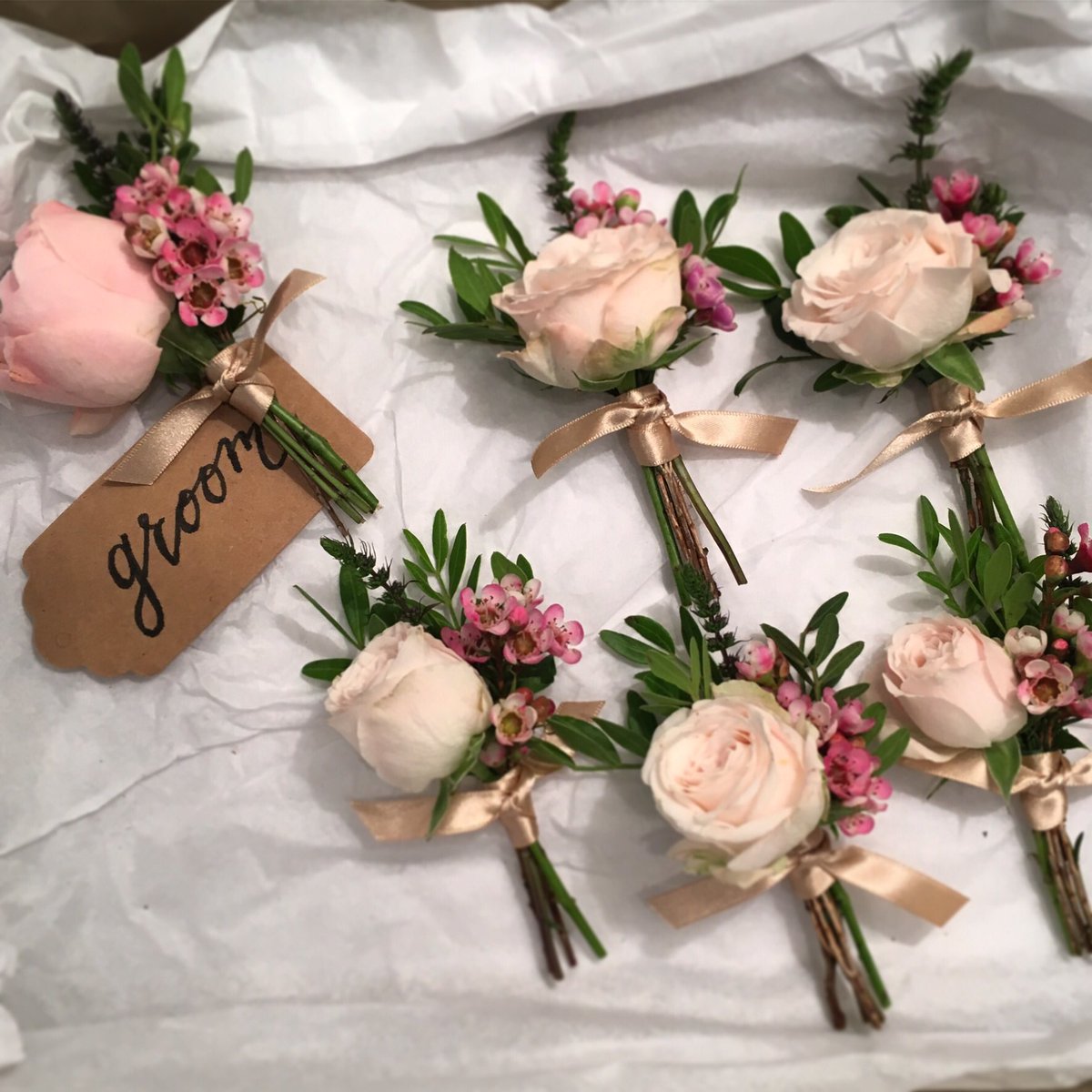 MarchHareFloral's tweet photo. Oh so pretty buttonholes #buttonholes #weddingflowers #cotswoldswedding #eventflorist #roses #style #luxury #floraldesign #cotswoldsweddingflorist #countrywedding https://t.co/VCu0mSIzrP