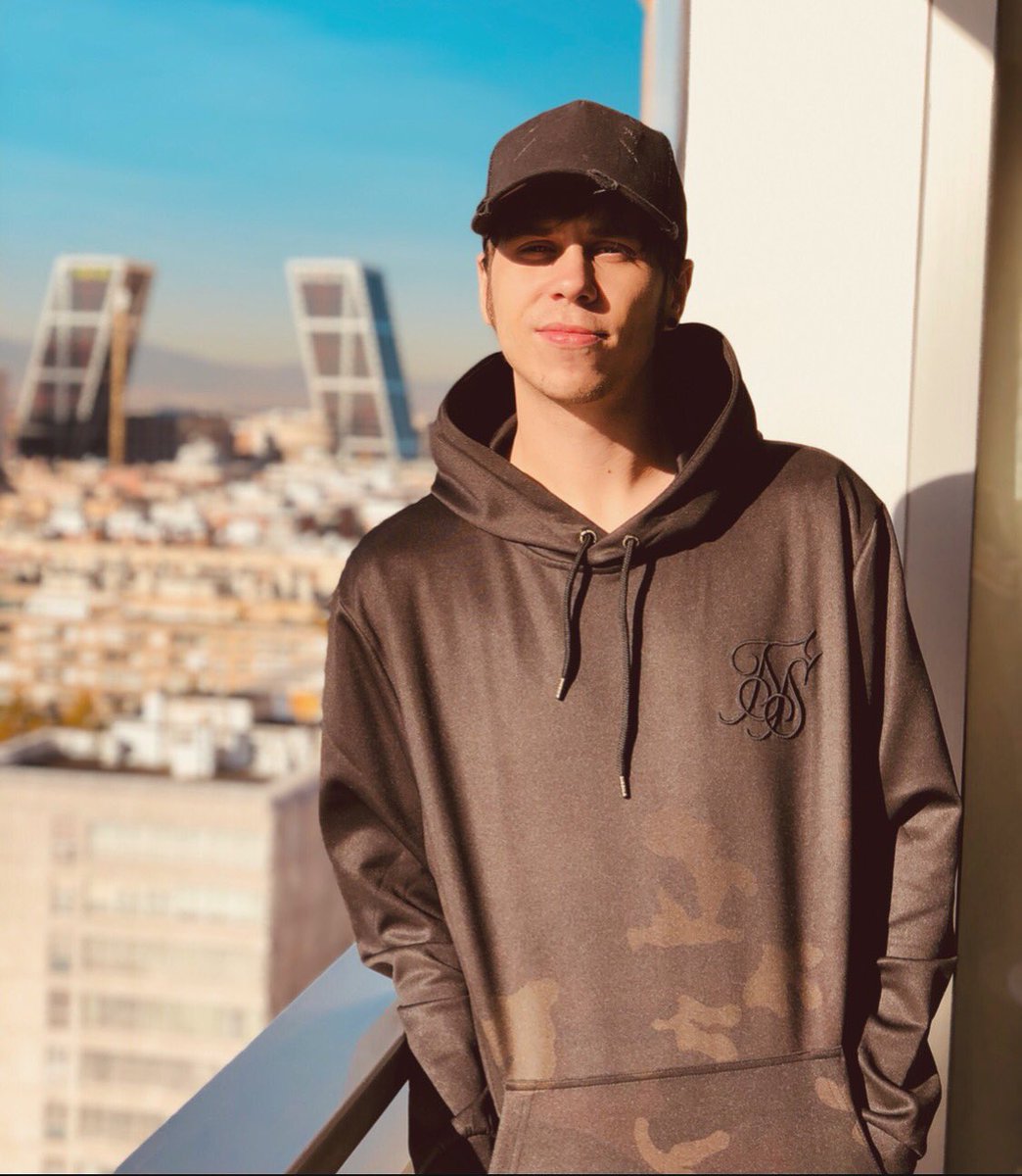 Itslolyblack's tweet photo. @Rubiu5 https://t.co/WoZiNAhotA
