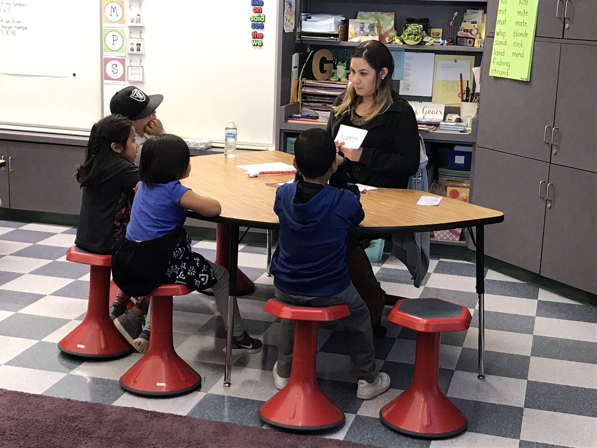 MGeair's tweet photo. Spreading her wings! ST leading reading groups this morning #classroomofone #rdn9 #rioschools #studentteaching https://t.co/HWB3HpzKsf