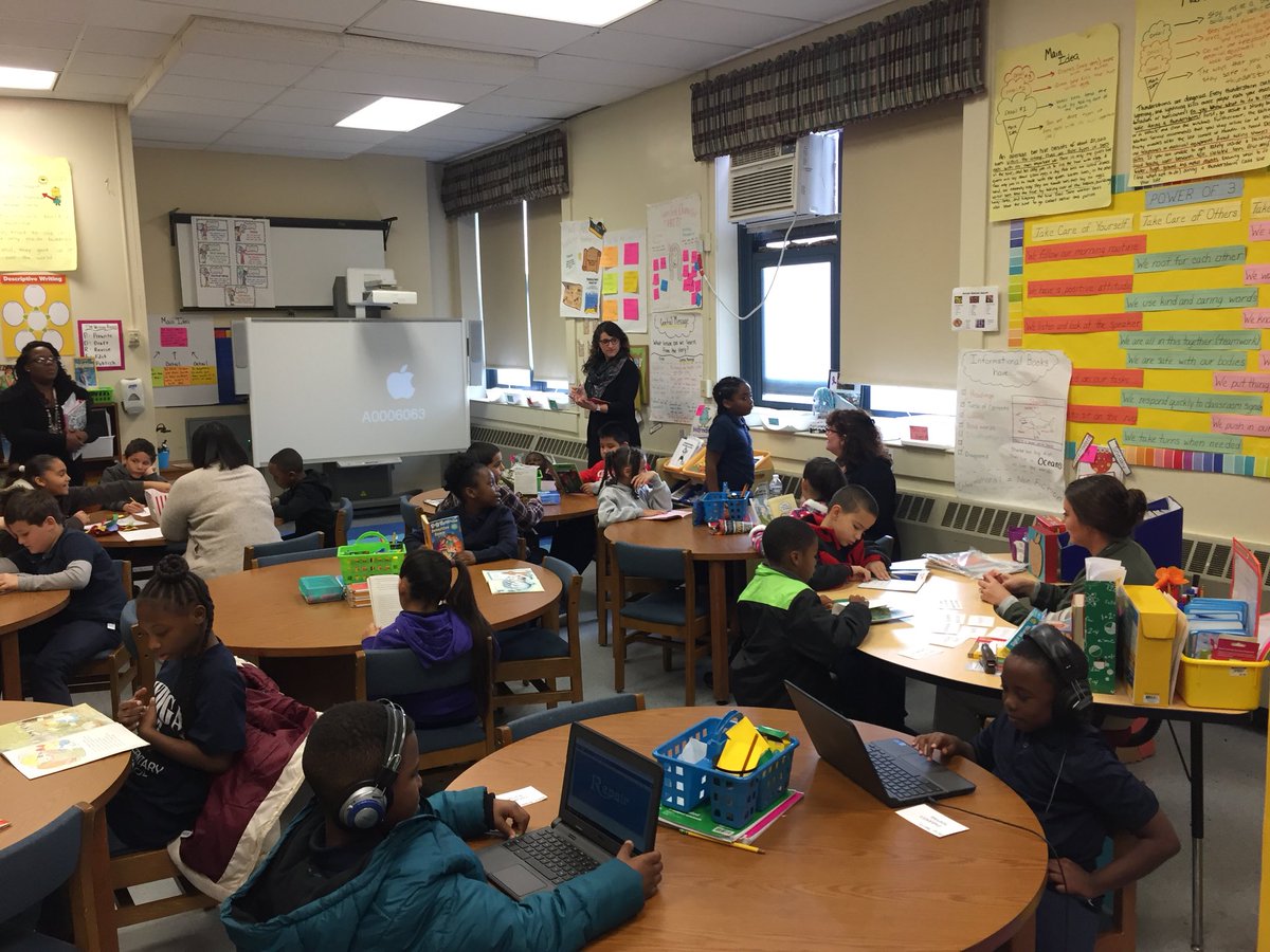 Network4News's tweet photo. Grade 3 learning walk at Cayuga https://t.co/BSibewzWGQ