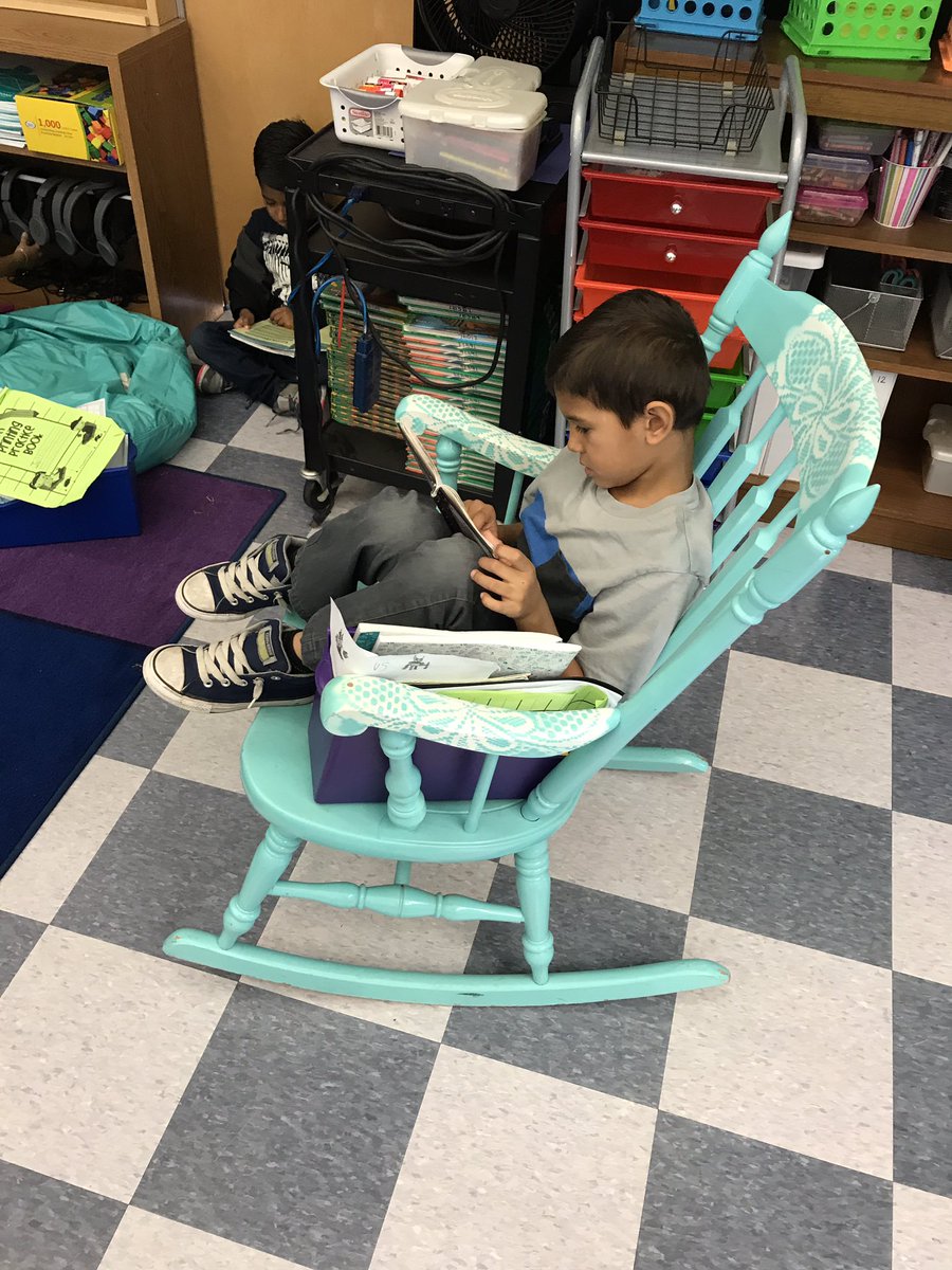 MGeair's tweet photo. Comfy reading spots make for more enjoyable reading #flexibleseating #rdn9 #rioschools #Daily5 #ReadtoSelf https://t.co/x5FuVKhzaG
