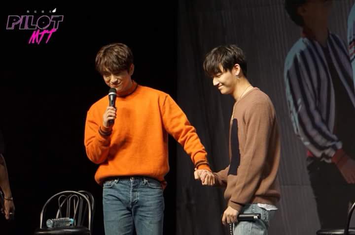 1999_nnnn_610's tweet photo. #2000DaysWithJJProject  อยู่อีก 10 ปี 100 ปีเลยนะ อย่าปล่อยมีนะ อย่าลืมดูแลสุขภาพด้วยนะ ทั้ง2 คนเลย อยู่ช่วยเหลือดูแล ทั้ง JJP &amp;GOT7 ตลอดไปนะ ทั้ง GOT7&amp;JJP ไม่สามารถขาดแจบอมละจินยองได้นะ รวมถึงทุกคนใน GOT7 ด้วยนะ ไม่ต้องกลัวนะว่าฉันจะไปไหน ฉันไม่ไปไหนแน่นอน โปรดเชื่อใจฉันนะ https://t.co/11FIVb5Afb