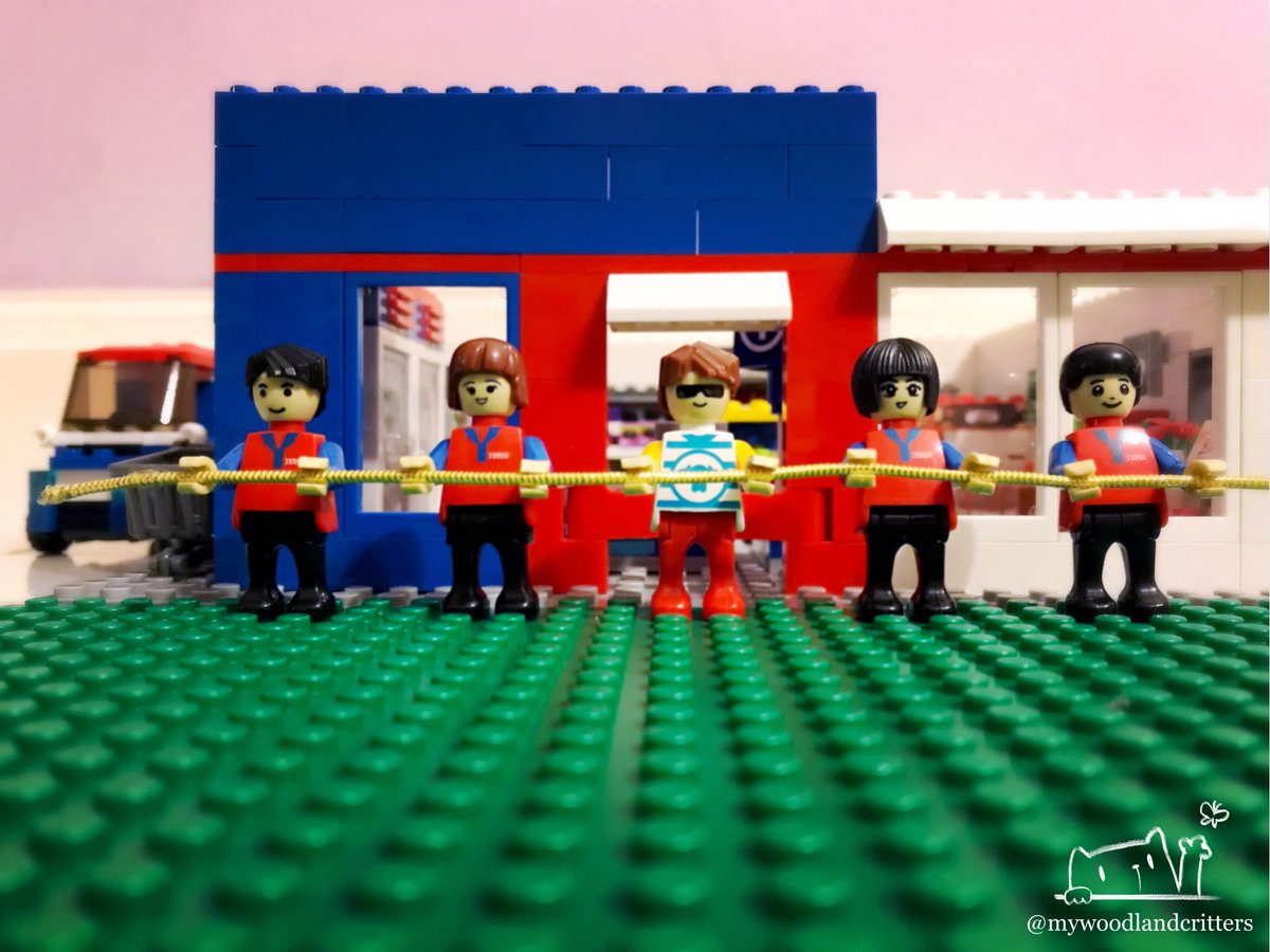 JeanSim14's tweet photo. #Miniature #iPhonePhotography #ToyPhotography #BrickPhotography #Toystagram #Brickstagram #InstaToys #InstaBricks #MyTescoStore #Brick #Hypermarket #Supermarket #Superstore #GroceryStore #Store #DeliveryVan #Van #GrandOpening #Welcome #Peek #SneakPeek https://t.co/oAUYScKGH6