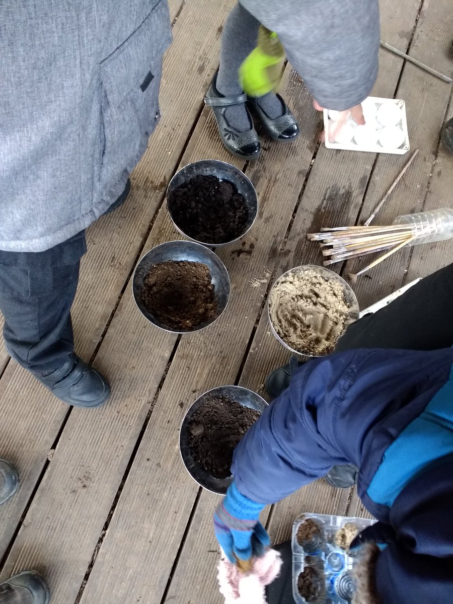 Helenoutside's tweet photo. Making paints from different soils, then cave painting with them.. great learning #educatingoutside #outsidelearning https://t.co/Z2PJs5fNOp