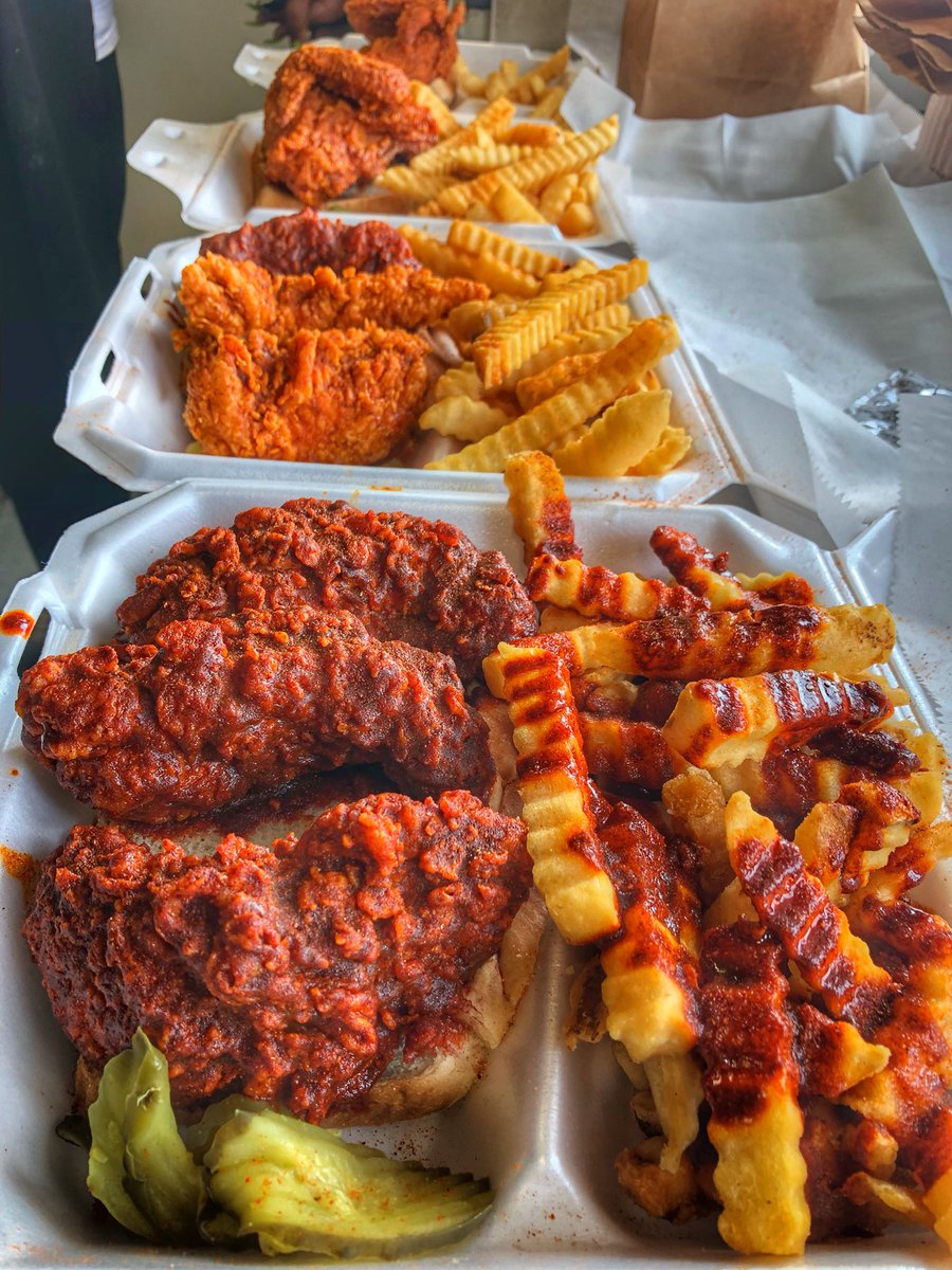 400DegreesHC's tweet image. We didn’t choose the #hotchicken life, the hot chicken life chose us 🎉🔥🙌🏾 #nashville #foodporn #nom #spicy #yummy #400degrees