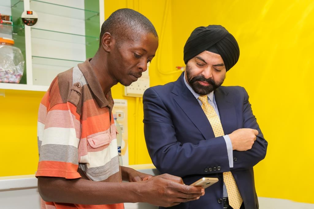 AfricanMediaAge's tweet photo. While these shops represent the economic backbone of many local communities, their true potential remains untapped https://t.co/7z62JXaE8X #mobilepayments #Spazapp https://t.co/kmQBOVbsoa