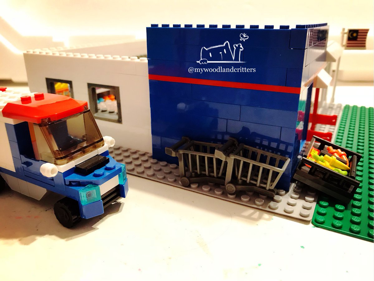 JeanSim14's tweet photo. #Miniature #iPhonePhotography #ToyPhotography #BrickPhotography #Toystagram #Brickstagram #InstaToys #InstaBricks #MyTescoStore #Brick #Hypermarket #Supermarket #Superstore #GroceryStore #Store #DeliveryVan #Van #GrandOpening #Welcome #Peek #SneakPeek https://t.co/oAUYScKGH6
