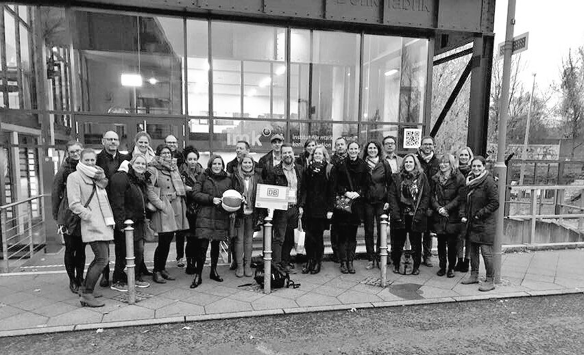 LuisaBHRM's tweet photo. Unterwegs und aktiv beim #dgfplab. Heute Mini-Lab gemeinsam mit der #dbvertrieb zum Thema: Agile HR. Gespannt auch schon auf Tag 2! https://t.co/7fH6N73snh