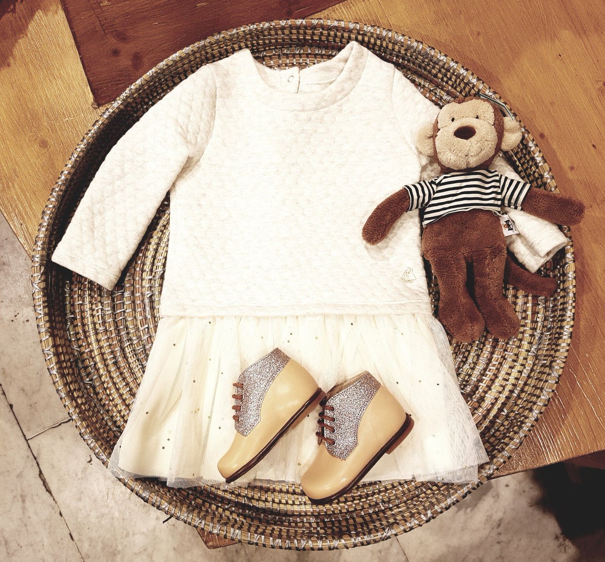 WOMBconcept's tweet photo. Un petit ensemble paillettes pour se préparer pour les Fêtes 😁 😍 #petitbateau #jellycat_official #beberlis.shoes
https://t.co/zDg7vGben3 https://t.co/1CnZRCKCT5