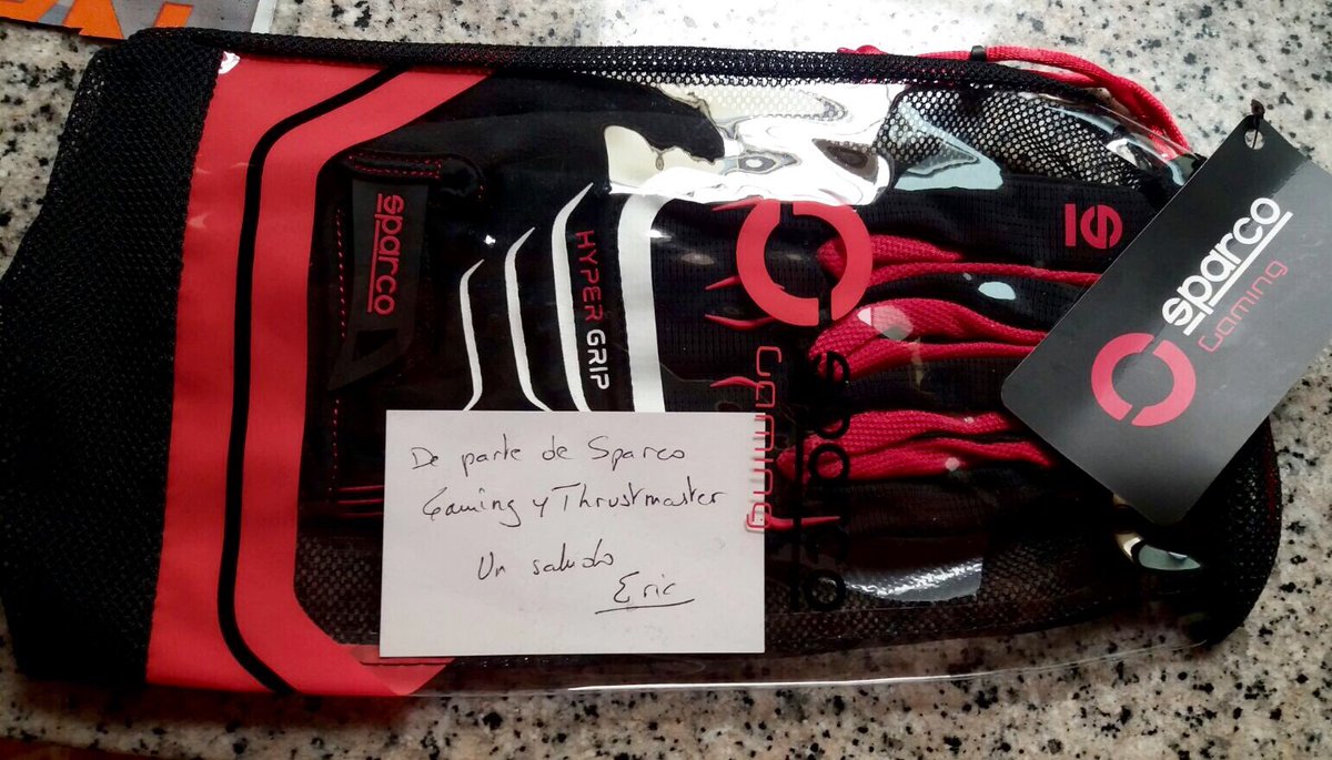 AdayCoba's tweet photo. Aquí está, detallazo de @SparcoGaming @TMThrustmaster @EricChulot y como siempre @IbericaRacing 💙Guantasos 🥊😜😍, supercómodos, ultratranspirables & #hypergrip una verdadera pasada de guantes para el #simracing, me encantan 👌🏻🙌🏼 https://t.co/jVbYmL6go1