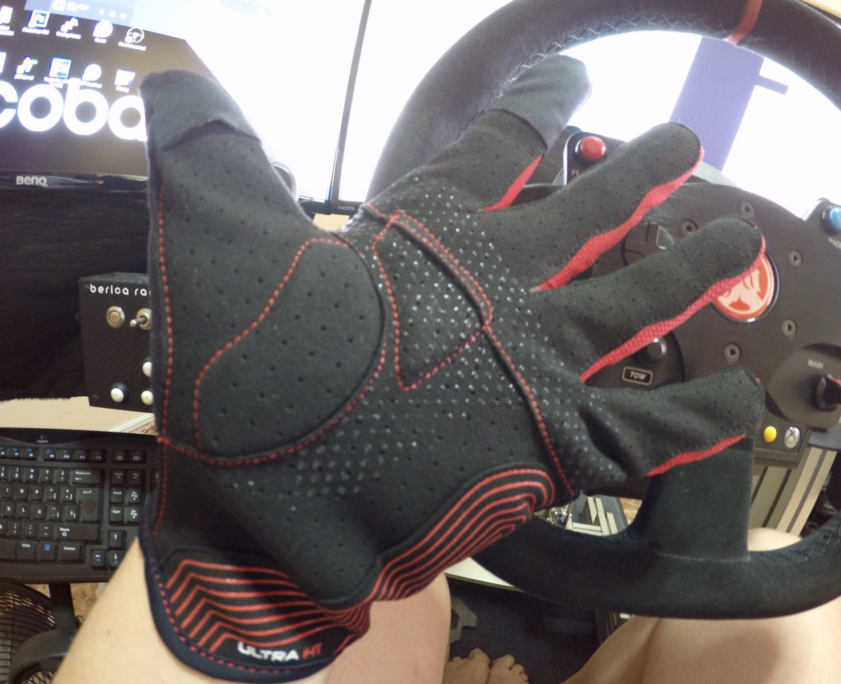 AdayCoba's tweet photo. Aquí está, detallazo de @SparcoGaming @TMThrustmaster @EricChulot y como siempre @IbericaRacing 💙Guantasos 🥊😜😍, supercómodos, ultratranspirables & #hypergrip una verdadera pasada de guantes para el #simracing, me encantan 👌🏻🙌🏼 https://t.co/jVbYmL6go1