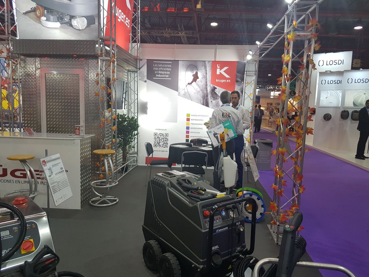 Kruger_Tech's tweet photo. Estamos en #hygienalia2017 en #madrid presentando nuestra amplia gama de maquinaria de #limpieza y algunas de nuestras novedades para el año que viene. Pásate del 14 al 16 de noviembre por nuestro stand PA-D2 @Hygienalia @revista_EyL @limpieza_com #aefimil https://t.co/925sRRav6P
