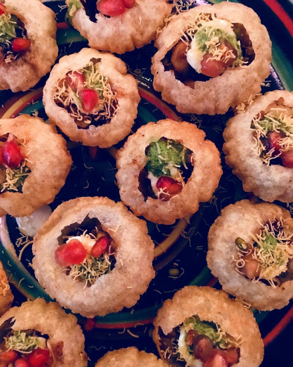 HelloJiToronto's tweet photo. Semolina puffs are tasty little vegetarian bites, perfect for a #cocktailparty! Call us to chat about #catering for your office celebration or #event 416-792-5550 #torontocatering #stclairwest https://t.co/OjxT5i4ZQw