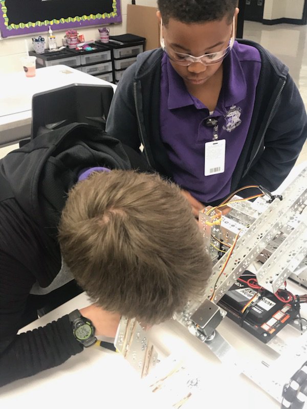 FtcRobo's tweet photo. Adding on to our robot to be able to accomplish more game objectives. #omgrobots #IPSBProud @msa_w @MSA_Teacher https://t.co/sLQrvElUY0