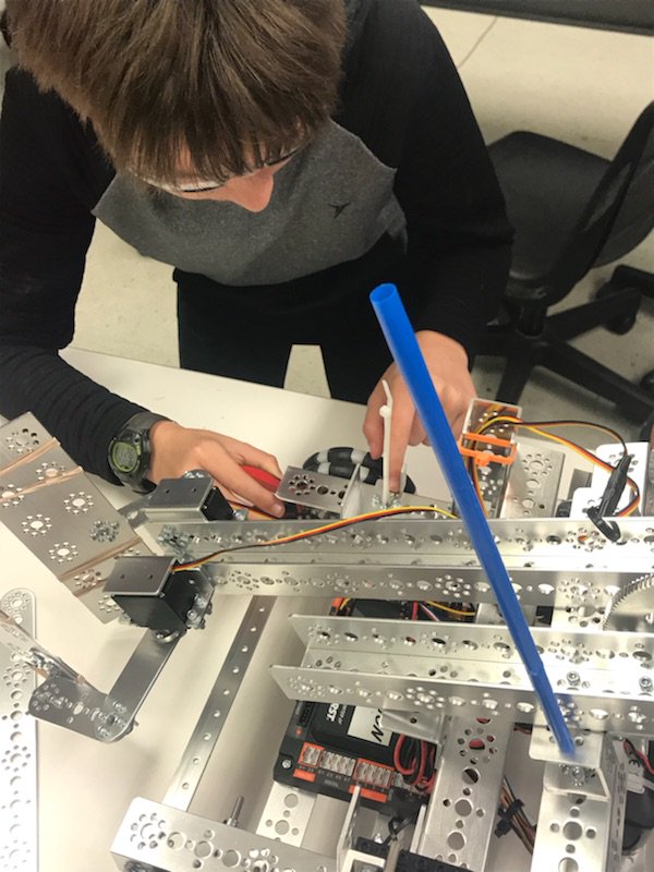 FtcRobo's tweet photo. Adding on to our robot to be able to accomplish more game objectives. #omgrobots #IPSBProud @msa_w @MSA_Teacher https://t.co/sLQrvElUY0