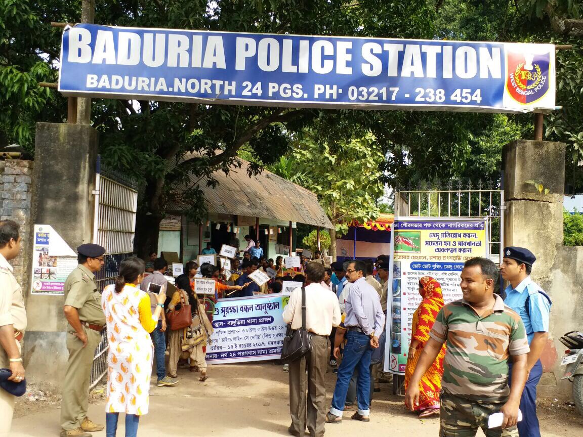 N24PoliceDist's tweet photo. Celebration of Children's Day with children of Childline at Baduria PS compound .rally, drawing competition, go as you like competition and silent drama performed by the children. In the said programme CI Swarupnagar, BDO Baduria, Chairman Baduria Municipality were present. https://t.co/JwsC4UfSrD