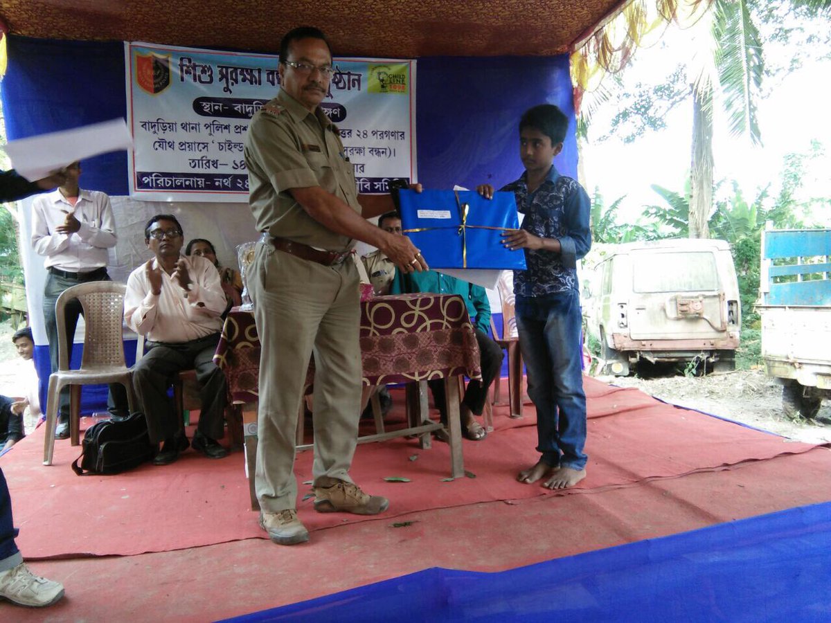 N24PoliceDist's tweet photo. Celebration of Children's Day with children of Childline at Baduria PS compound .rally, drawing competition, go as you like competition and silent drama performed by the children. In the said programme CI Swarupnagar, BDO Baduria, Chairman Baduria Municipality were present. https://t.co/JwsC4UfSrD