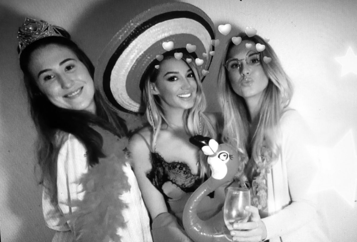 ChristinaLR_'s tweet photo. Ain't a party without Felicia🌺 @Rose_Smith @LaurenEllingham https://t.co/KmIVBxVAgV
