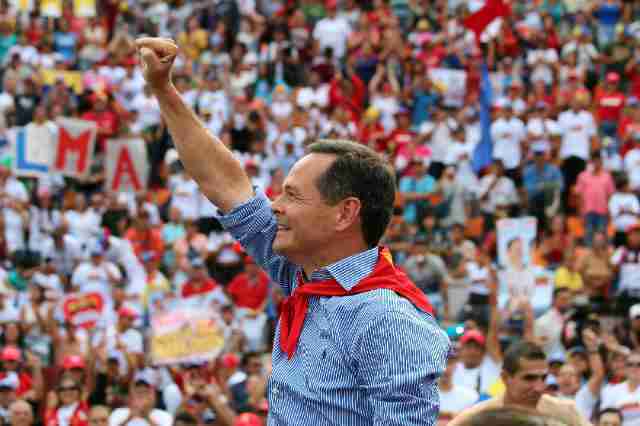 suescundoris's tweet photo. Gracias @VielmaEsTachira por tomar las riendas del PSUV en Táchira , ahora lo queremos como protector de esta tierra amada @NicolasMaduro @ConElMazoDando https://t.co/v4TuHWVVYP