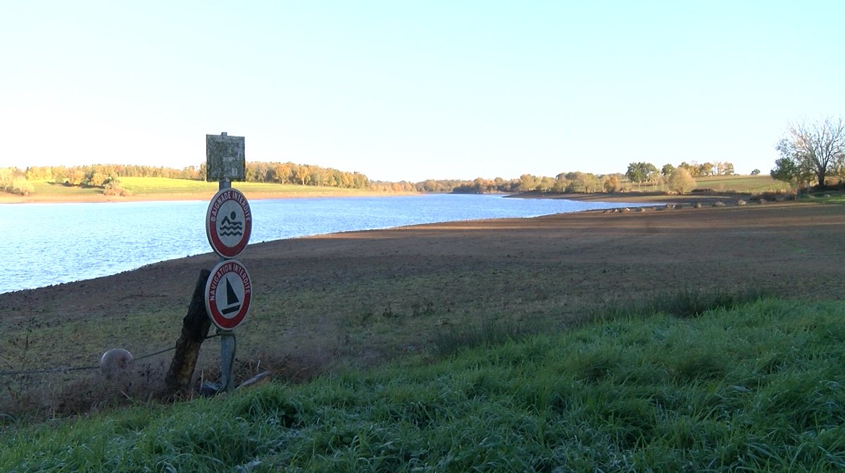 #sécheresse La #Vendée manque de pluie. Les retenues d'#eau potable ne sont remplies qu'à 32%. Un niveau historiquement bas pour un mois de novembre. Plus d'infos dans le JT à 19h30.