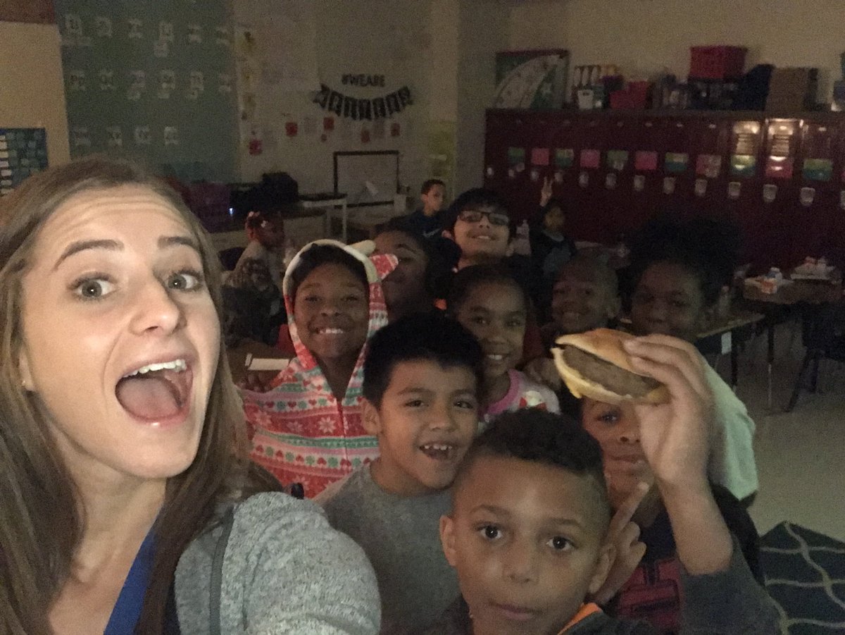 MrsKatieHaydin's tweet photo. Check out all these awesome students that met their istation goal!!! #lunchwithteacher #lunchinclassroom https://t.co/D8bWdgBlsN