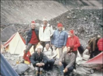 TgrRaiVdA's tweet photo. #Annapurna #Uvgam : una targa sarà apposta al campo base per ricordare Luigino Henry, guida alpina di @CourmayeurMontB . Henry perse la vita nel 1977 durante la discesa, dopo aver conquistato la vetta. Nel #tgrvda ore 19,35 https://t.co/LS9mhpdamg