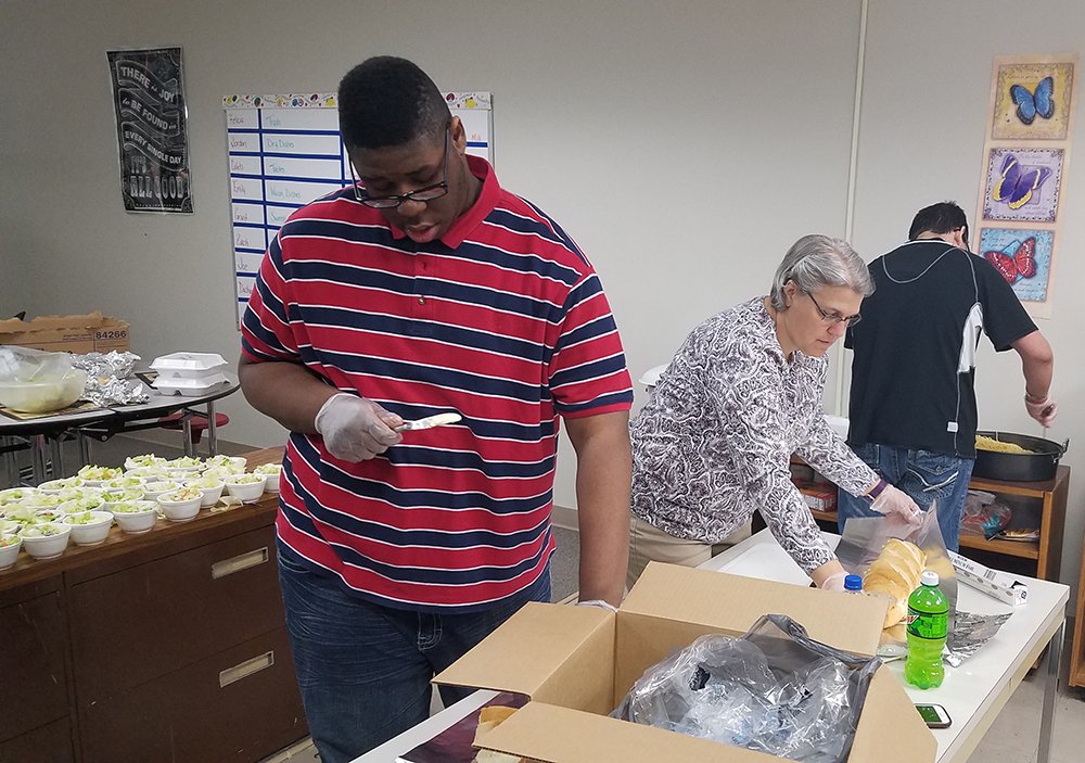 LinnMarCSD's tweet image. A job well done to Linn-Mar's Success Center! The group held a spaghetti lunch fundraiser to help purchase supplies for a greeting card store they plan to start called “Successfully Yours.” #growingtogether