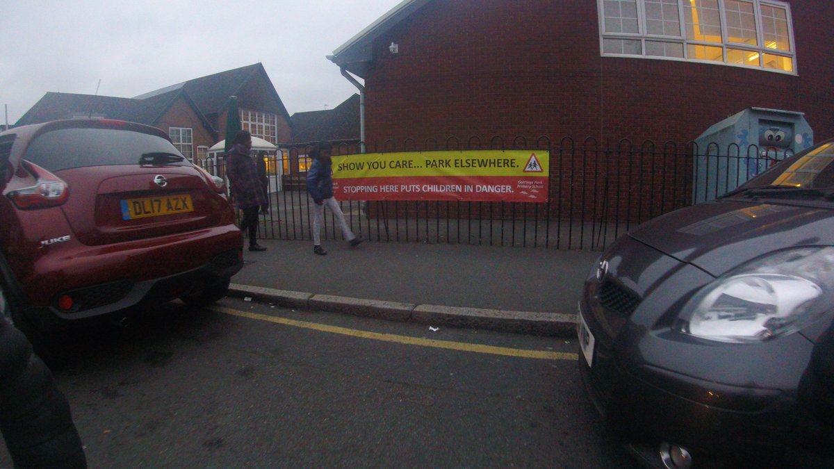 GorringePTA's tweet photo. Banner to stop #parents from #illegally stopping on #zigzaglines @Siobhain_MP @MPSGraveneyVW #Merton https://t.co/AMI950BqDD