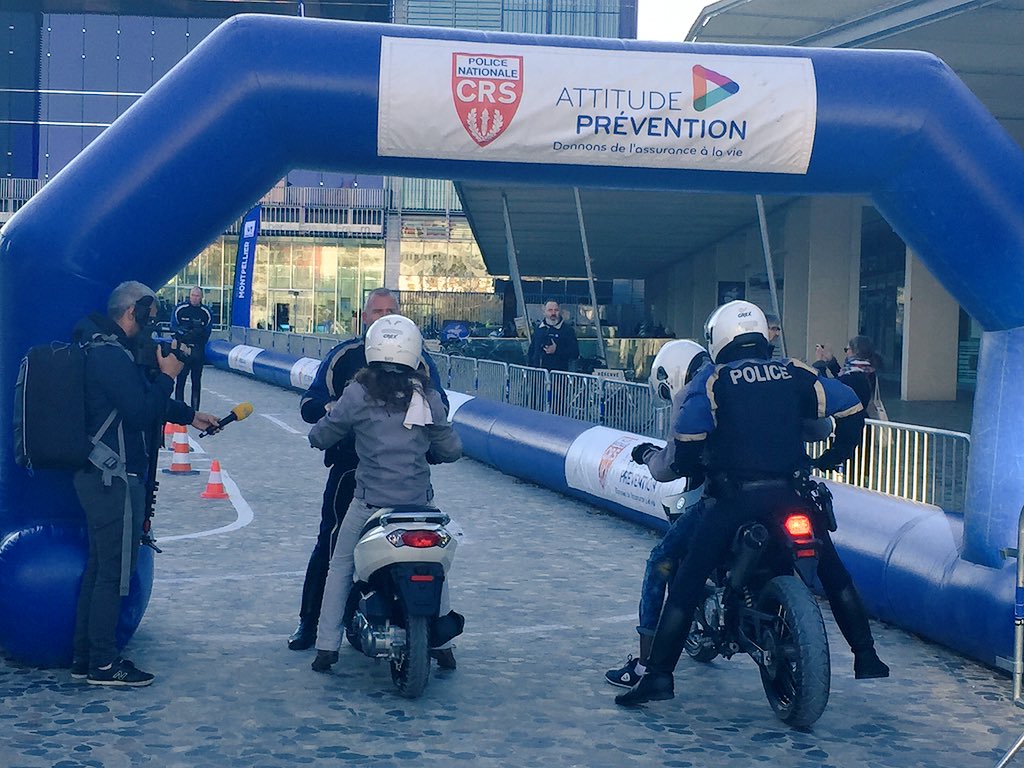 SoubranneC's tweet photo. Les assureurs engagés pour la #prevention a Montpellier: la piste CRS @PreventAttitude pour sensibiliser les collégiens à la sécurité en 2RM https://t.co/cOSdzJ5Okh