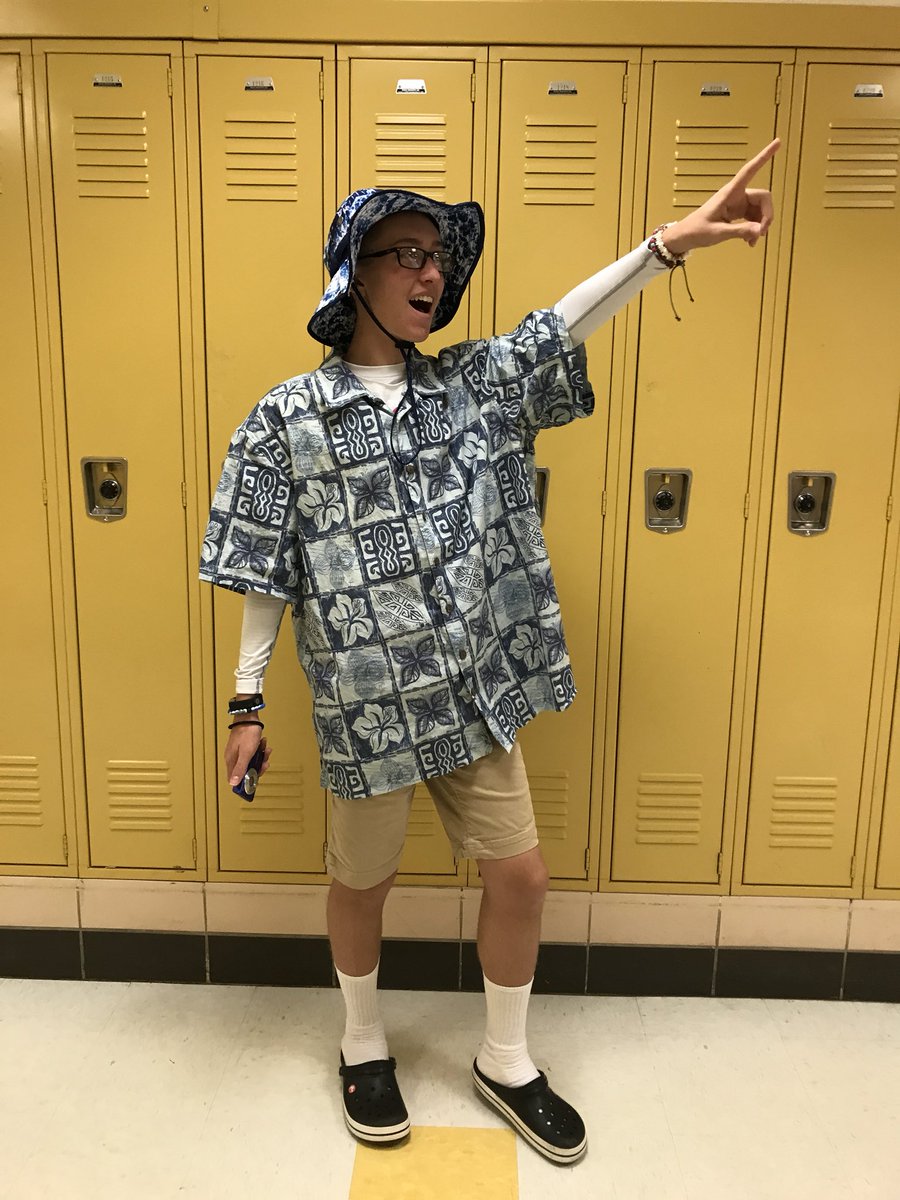 lukemorrris's tweet photo. @jlawadvocate @JLHSAthletics #classof2021 #freshmandub #tackytourist 🌴🌞 https://t.co/FlweAzKGbg