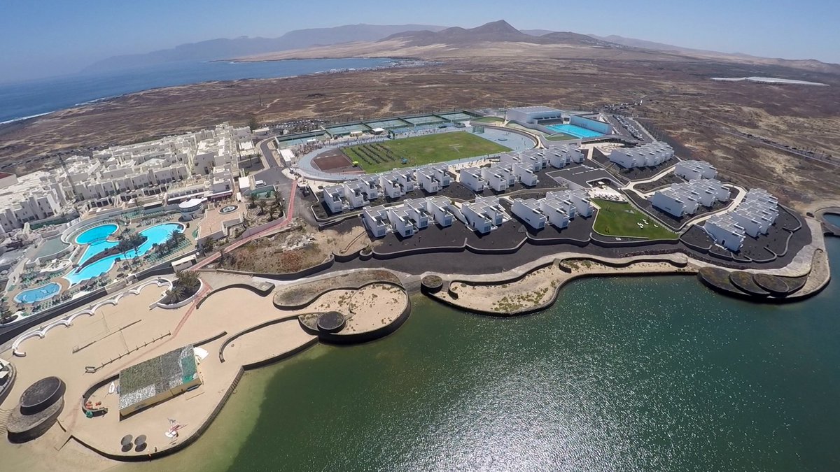 ClubLaSantaUK's tweet photo. Are you a sports enthusiast who is in need of a winter break! Check out our winter availability at https://t.co/uyqH0P156v
#ClubLaSanta #Wintersun https://t.co/BcXBEhNOTo