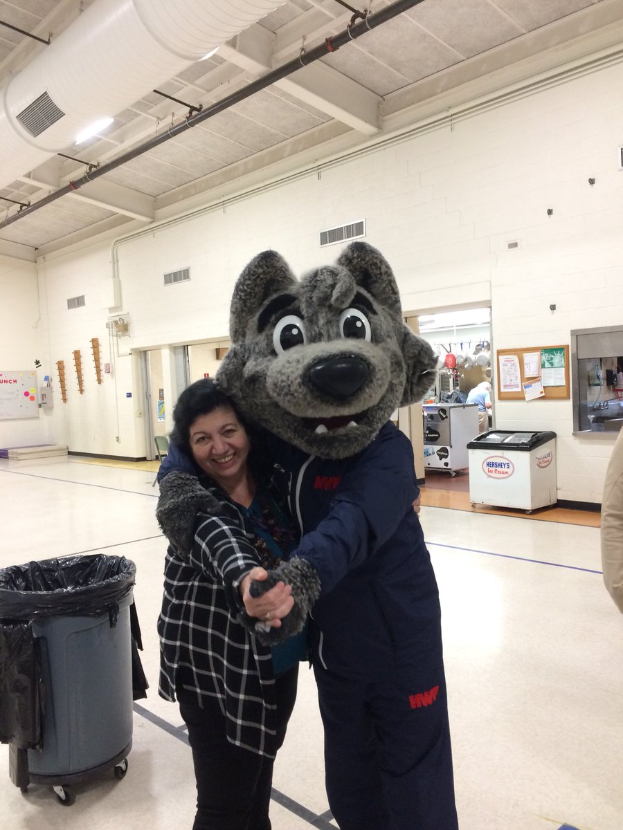 LibrarianKMP's tweet photo. Sonar visits Antolini School to promote #ReadToTheRink #newhtfd @WolfPackAHL Read 5 books and get a free ticket to a game https://t.co/Hz6HAVpEnt