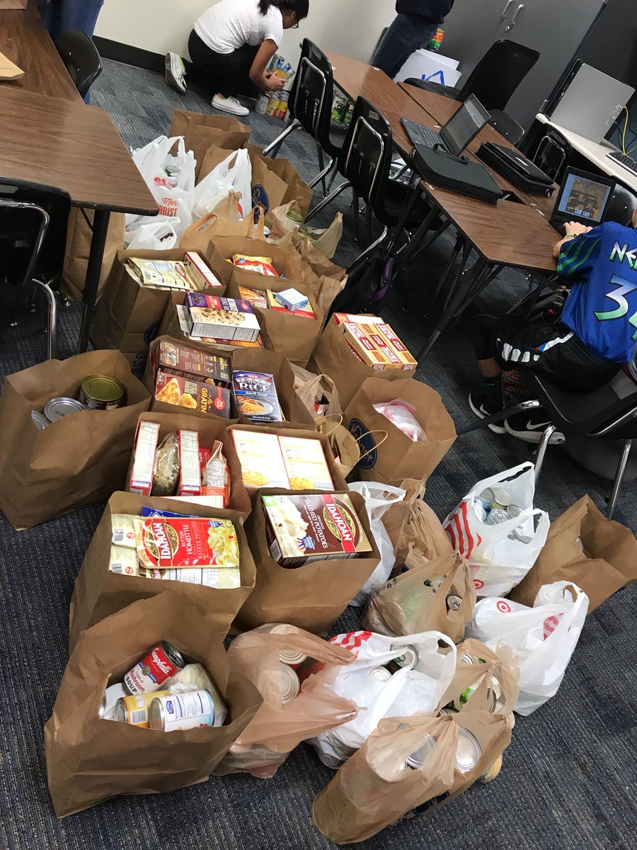 MrsHale_SIS's tweet photo. @SchindewolfKISD collected over 500 food items during the NJHS Thanksgiving food drive for the KC Food Pantry. #1Pack1Purpose https://t.co/lR1G1drmH1