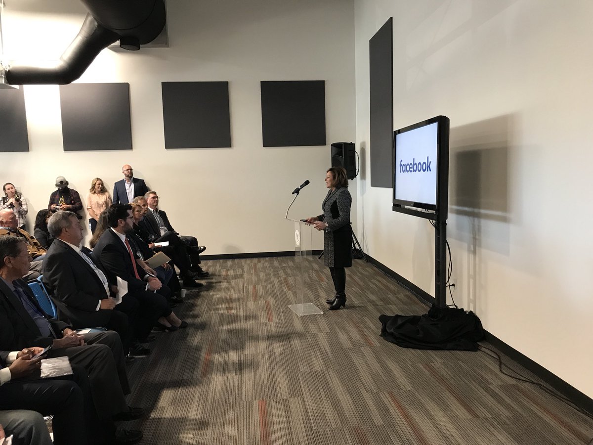 WeinsteinPR's tweet photo. Governor Susana Martinez says construction jobs will continue at Facebook Los Lunas Data Center thru 2023! @Gov_Martinez #loslunas @facebook @fbOpenSource https://t.co/JnyQuLWd25