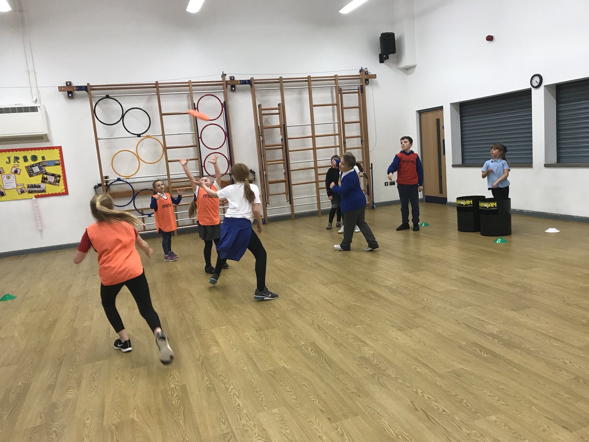 PlaySportsLtd's tweet photo. Very competitive rounds of #UltimateKanJam in this evening’s KS2 club @trerobart. The children got stuck in and had a lot of fun learning this alternate sport and the skills to match #TopPerformers 🔴⚫️ @Kanjam_UK https://t.co/e9iRZbqKDW
