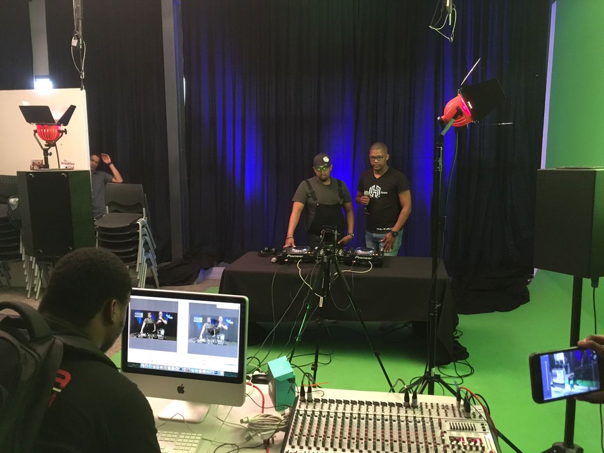 saesouthafrica's tweet photo. Behind the scenes on Friday night transmitting our LIVE DJ mixes with @DiloXclusiv & @thibotazz for our #EvolutionRoom Sessions with @bridgesformusic
#IDoWhatiLove #KnowledgeIsPower https://t.co/xfcBOL5OhS