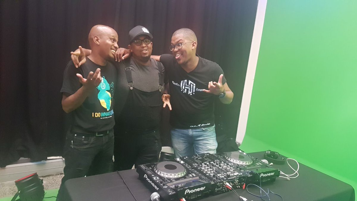 saesouthafrica's tweet photo. Behind the scenes on Friday night transmitting our LIVE DJ mixes with @DiloXclusiv & @thibotazz for our #EvolutionRoom Sessions with @bridgesformusic
#IDoWhatiLove #KnowledgeIsPower https://t.co/xfcBOL5OhS