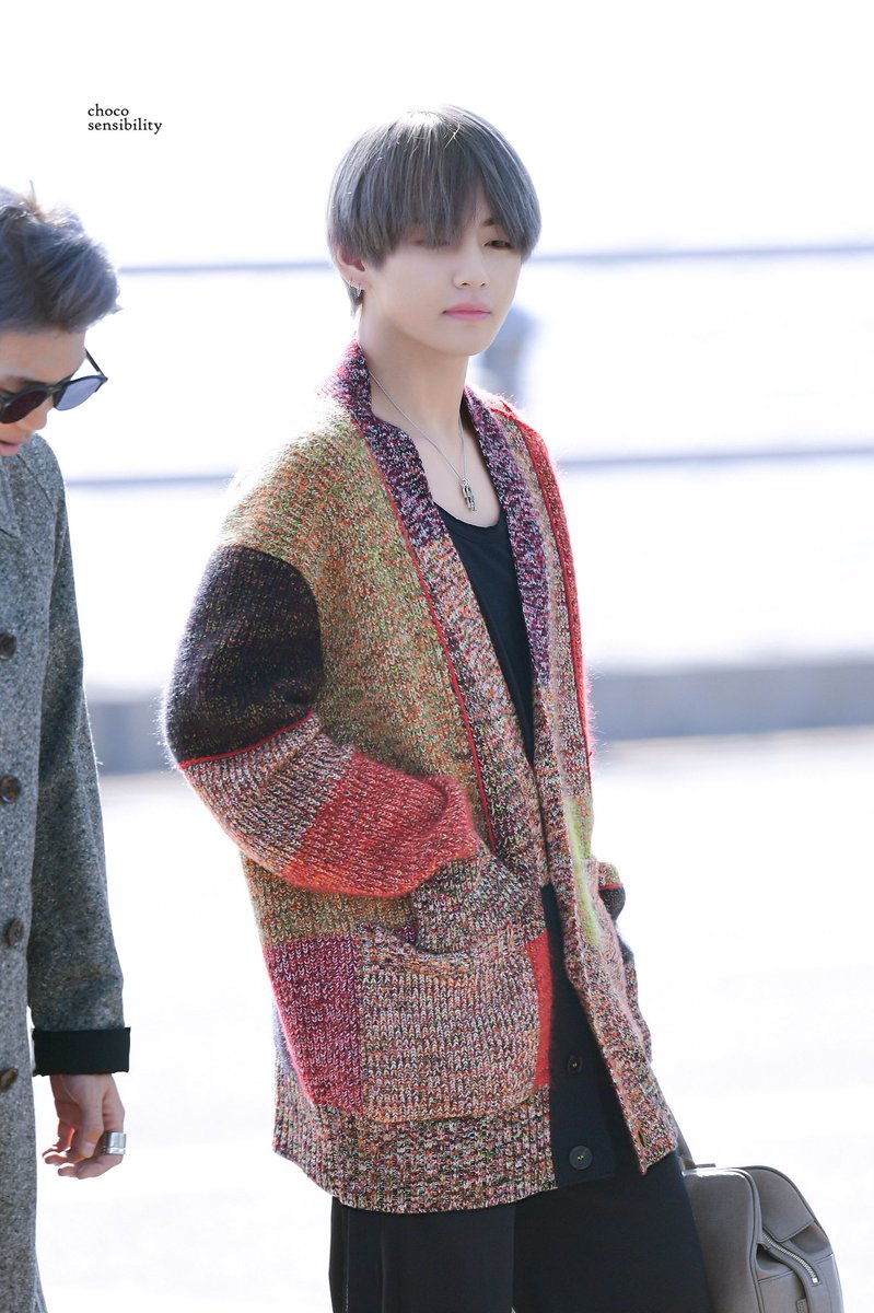 chocoluv951230's tweet photo. 171114 인공출국 

#방탄소년단 #BTS #태형 #뷔 #V 

@BTS_twt https://t.co/ogrK5kQxVp
