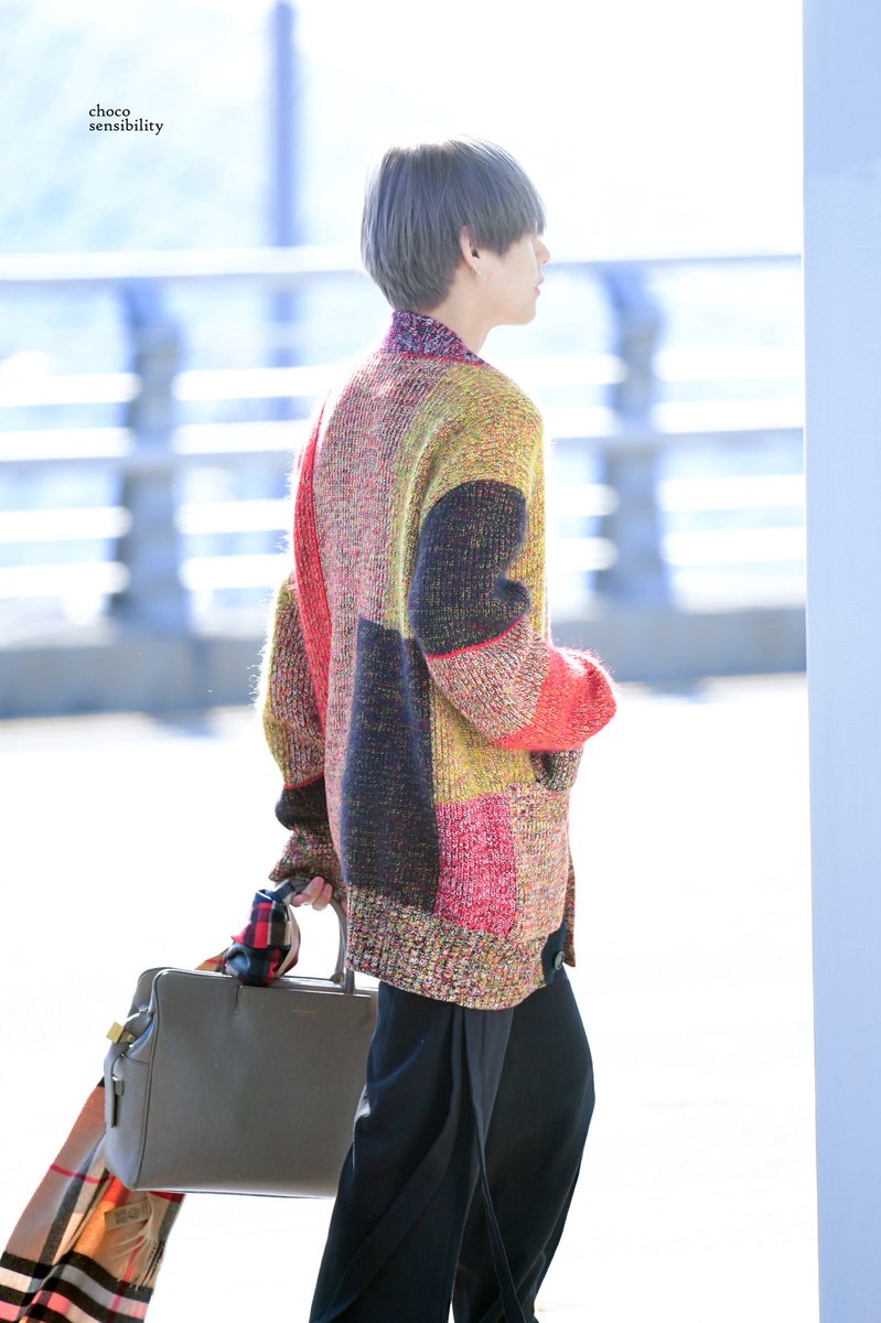 171114 인공출국 

#방탄소년단 #BTS #태형 #뷔 #V 

<a href="/BTS_twt/">방탄소년단</a>