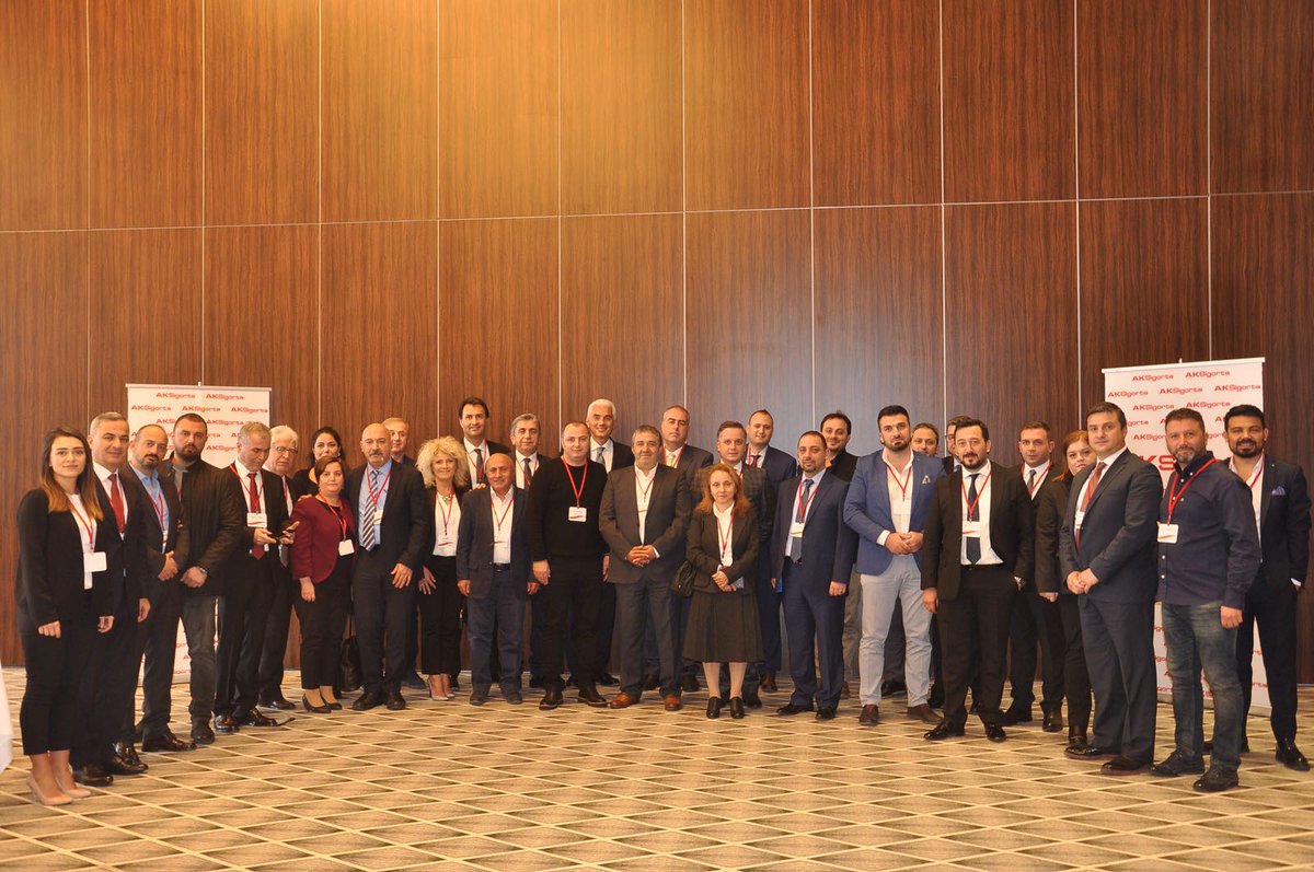 Aksigorta's tweet photo. Yöneticilerimiz Haluk Dinçer, Uğur Gülen, Tolga Tezbaşaran ve Fahri Altıngöz Trabzon'daki satış kanallarımızla sektörü değerlendiriyor. #AksigortaTrabzonda https://t.co/47li9hI5bs
