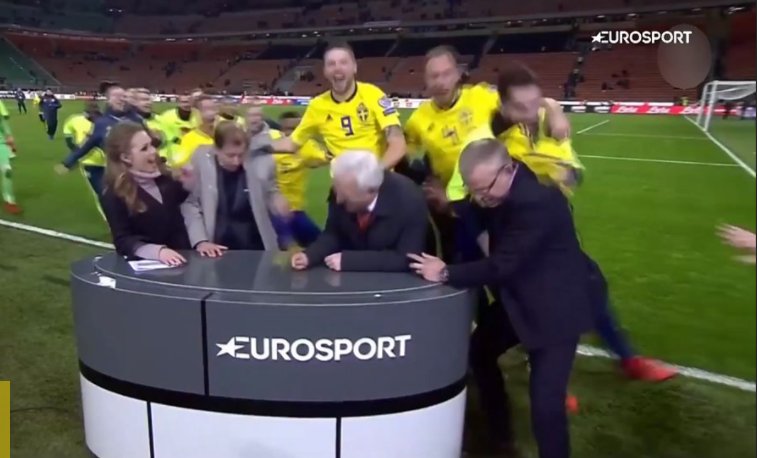 BBCSport's tweet photo. Now this is how you celebrate.

Well played Sweden...

📹 https://t.co/AlLpVwcpXX https://t.co/u6rKiK4IhK