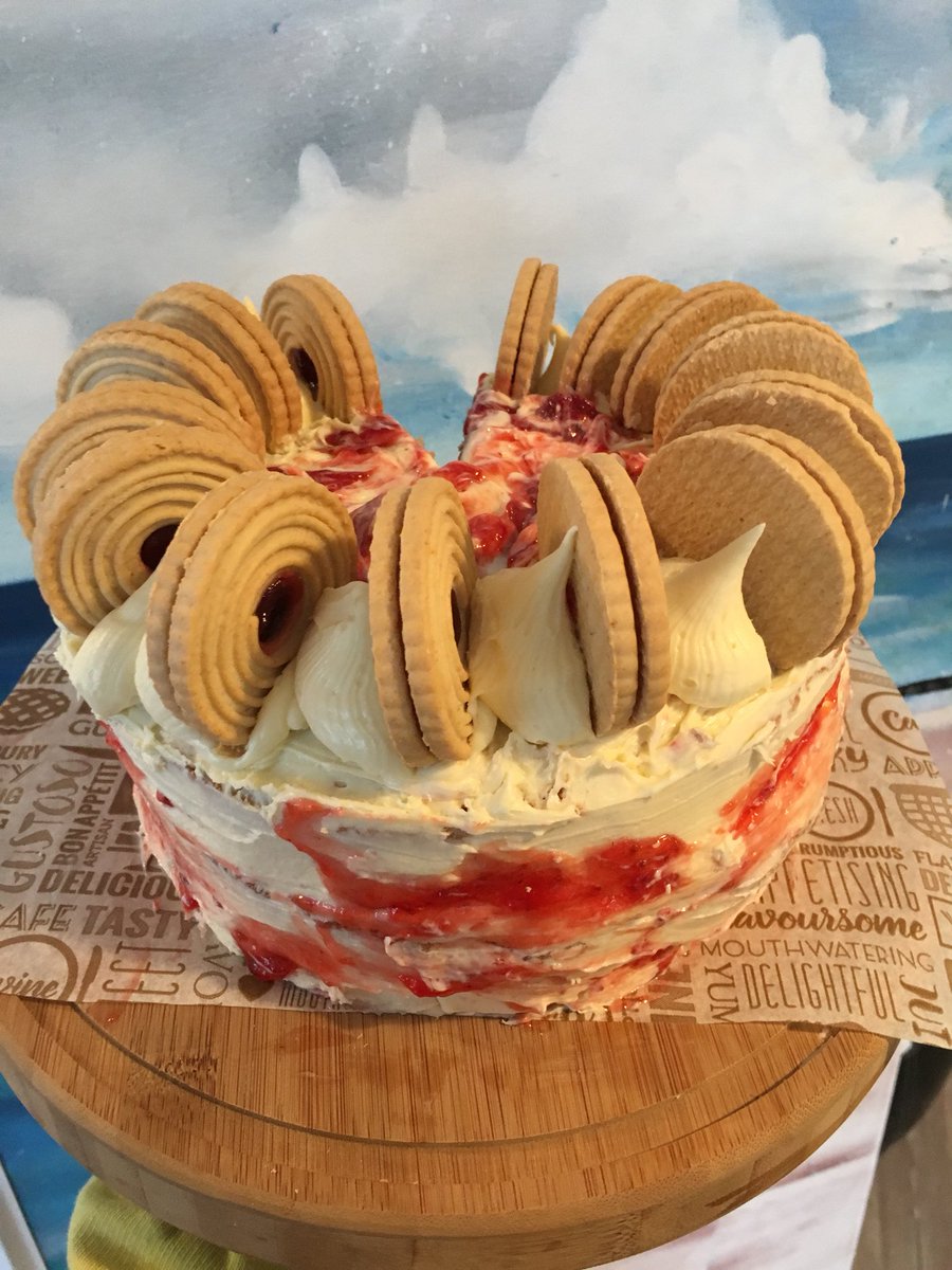 goodgutgurus's tweet photo. The Jammy Roger.... cake heaven sit in or takeaway #cloud9wellbeing #cakes #coffeeshop #thejammyroger #susanandrachel #cloud9cakeoff https://t.co/n6UrRTUOYm