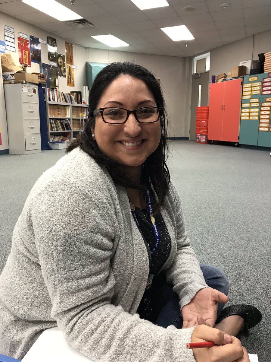 BlueJayMusic7's tweet photo. Carla Lo Schiavo is celebrating our amazing art teacher today! #OCEBlueJayEd #OCEThankful https://t.co/FdXGupkueG