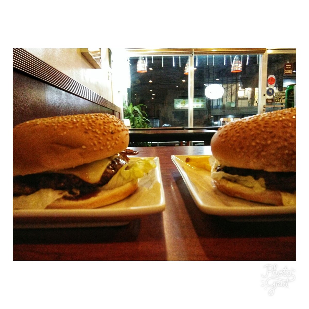 itsjeanea's tweet photo. @barneysburgerph 11.07.17 <3
.
.
.
.
#foodporn #burger #barneysburger #15th #latepost https://t.co/NolPCCe8H2