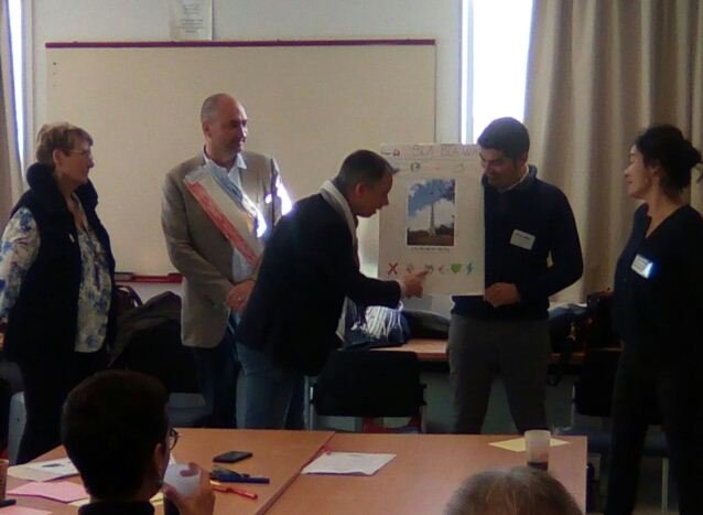 PrefAquitaine33's tweet photo. MEDIATHON à #Périgueux : présentation des premières pistes de solutions par les 5 équipes pour favoriser l'appropriation territoriale des projets #EnergiesRenouvelables. https://t.co/X58CSqi872