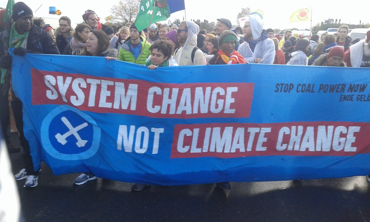 JusHambi's tweet photo. Dignitaries arrive @ #COP23 pedling
 #BusinessAsUsual &amp; #FalseSolutions as 10000s call to #LeaveItInTheGround # divest &amp; go #FossilFree https://t.co/UxqhNeYUGq