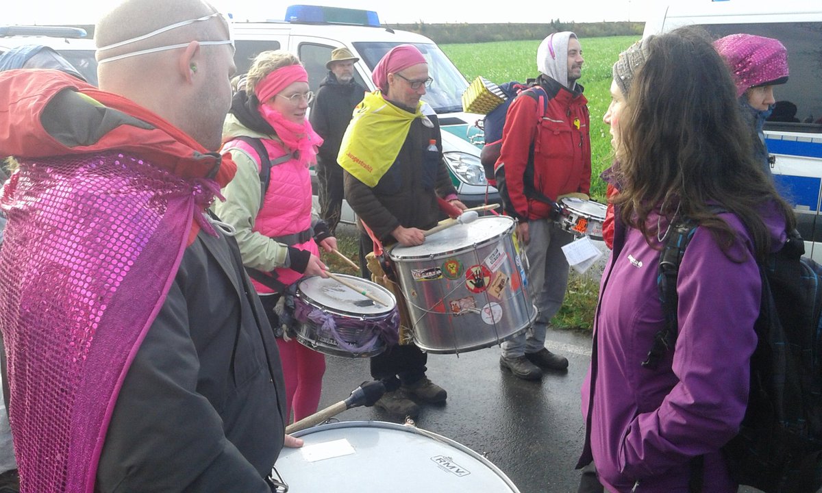 JusHambi's tweet photo. 100s millions spent protecting #Carbon #Polluter #RWE from dangerous #ClimateJustice activists and keeping #MadeinNRW = #Repression #COP23 https://t.co/XsLt2Rx2fo